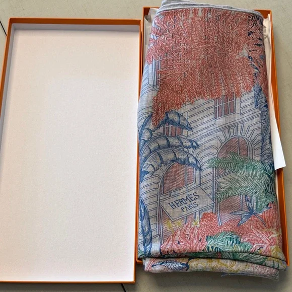 Hermes Multicolor Scarf - Excellent Condition - Picture 2 of 7